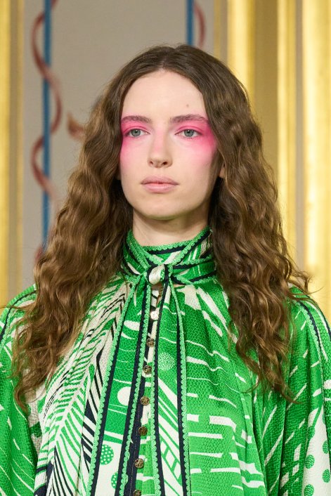 modny-makijaż-2026-trendy-z-pokazów-Leonard clp S26 001