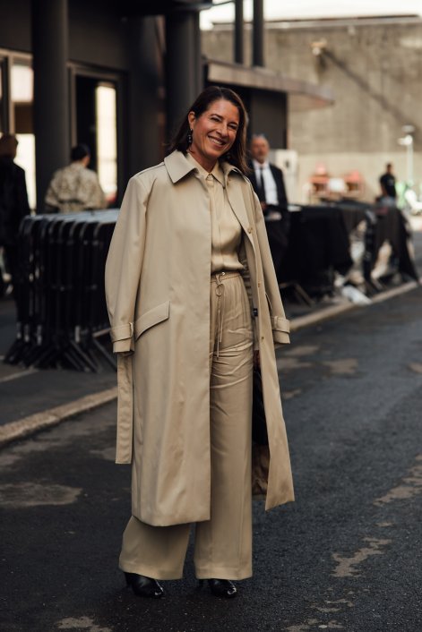 modne-trencze-wiosna-lato-2026-stylizacje-street-style-Milano str S26 1027