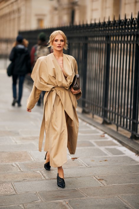 modne-trencze-wiosna-lato-2026-stylizacje-street-style-Paris str S26 1180