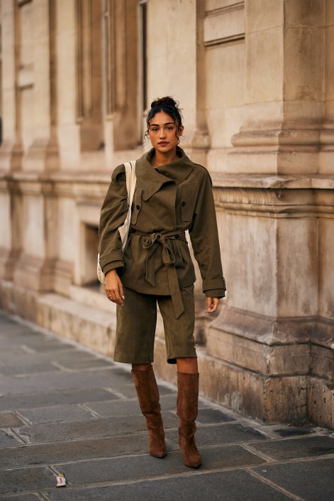 modne-trencze-wiosna-lato-2026-stylizacje-street-style-Paris str S26 1187