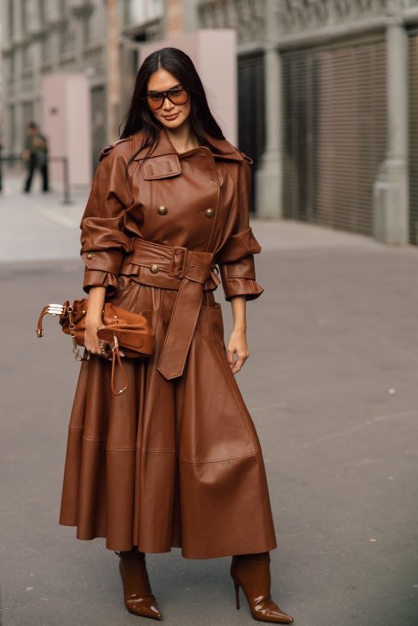 modne-trencze-wiosna-lato-2026-stylizacje-street-style-Paris str S26 2646