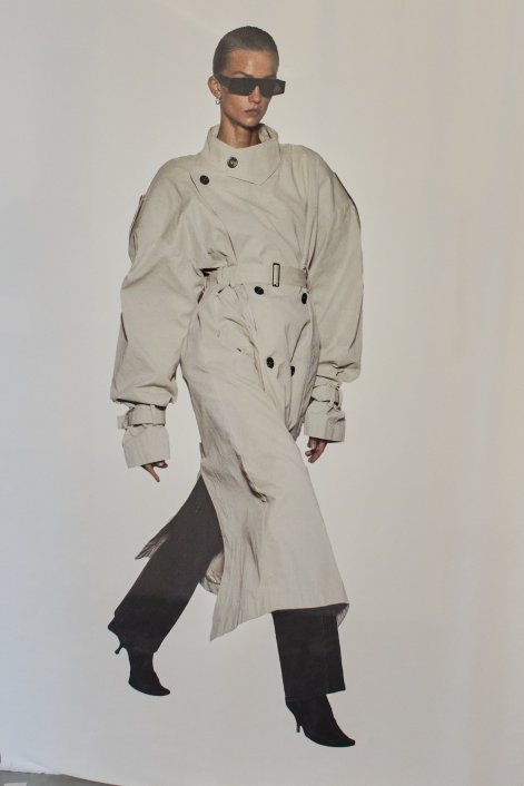 modne-trencze-wiosna-lato-2026-trendy-pokazy-mody-Buccinna prs S26 001