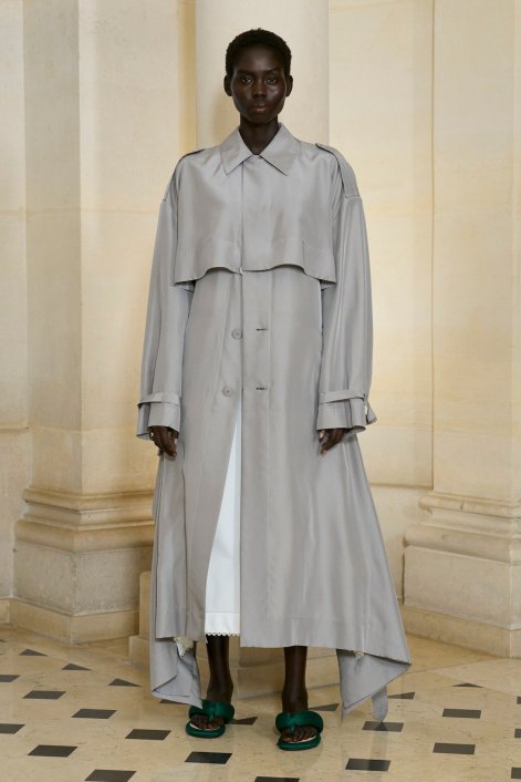 modne-trencze-wiosna-lato-2026-trendy-pokazy-mody-Carven PO S26 008