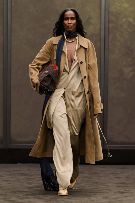 modne-trencze-wiosna-lato-2026-trendy-pokazy-mody-Ferragamo S26 044