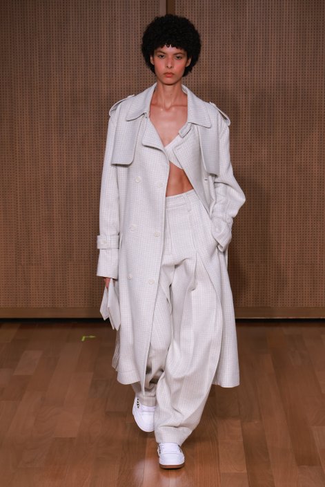 modne-trencze-wiosna-lato-2026-trendy-pokazy-mody-modne-trencze-wiosna-lato-2026-trendy-pokazy-mody-A La Garconne S26 015 (1)