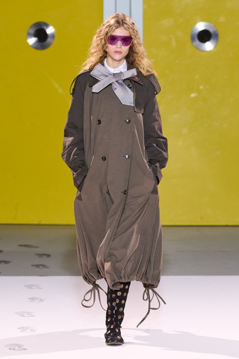 modne-trencze-wiosna-lato-2026-trendy-pokazy-mody-Zomer S26 007