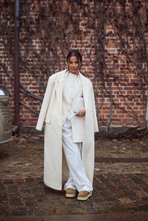 cloud-dancer-kolor-pantone-2026-modne-stylizacje-Copenhagen str F25 001