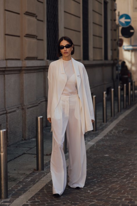 cloud-dancer-kolor-pantone-2026-modne-stylizacje-Milano str S26 2588