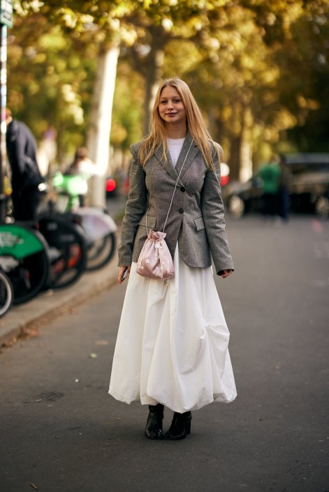 cloud-dancer-kolor-pantone-2026-modne-stylizacje-Paris str S26 2251