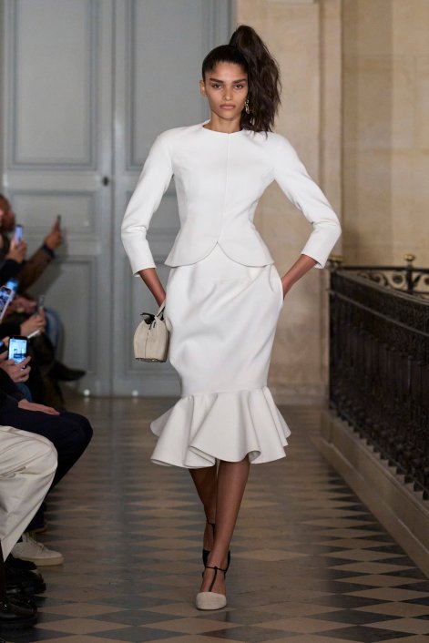 wysoki kucyk sleek high ponytali na pokazie Jacquemus 5