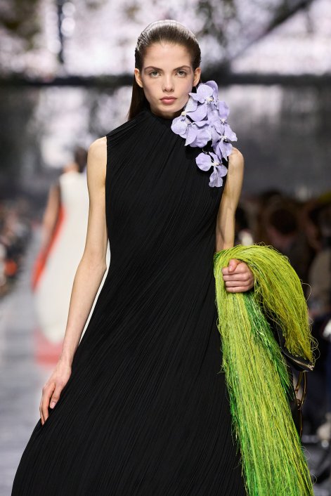 wet hair look fryzura z pokazu Diora 3