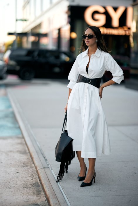 pasek-XL-modny-dodatek-trendy-wiosna-lato-2026-stylizacje-New York str S26 0431