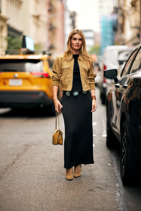 pasek-XL-modny-dodatek-trendy-wiosna-lato-2026-stylizacje-New York str S26 1504