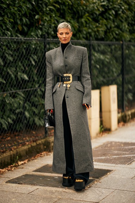 pasek-XL-modny-dodatek-trendy-wiosna-lato-2026-stylizacje-Paris str S26 1381