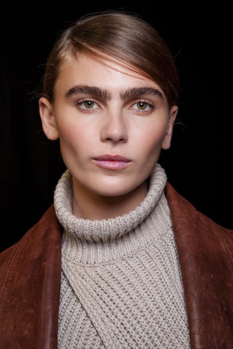 modne-kolory-ust-trendy-wiosna-lato-2026-Balmain bks S26 007