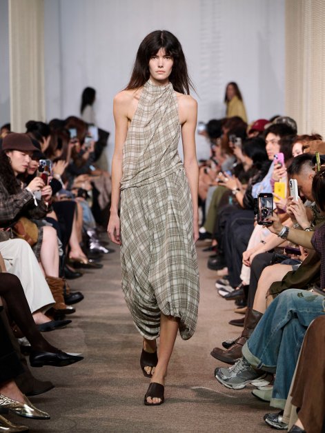 krata-modny-deseń-trendy-wiosna-lato-2026-Avvenn PO S26 038