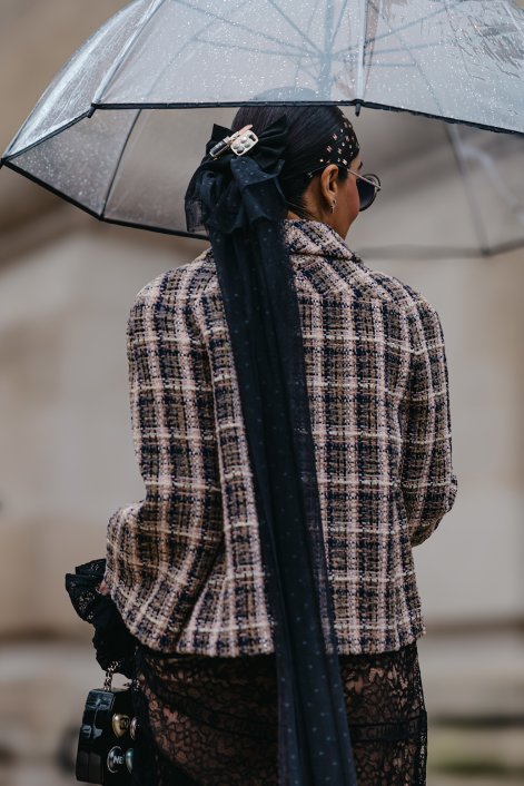 fryzury z tygodnia mody w Paryżu 23