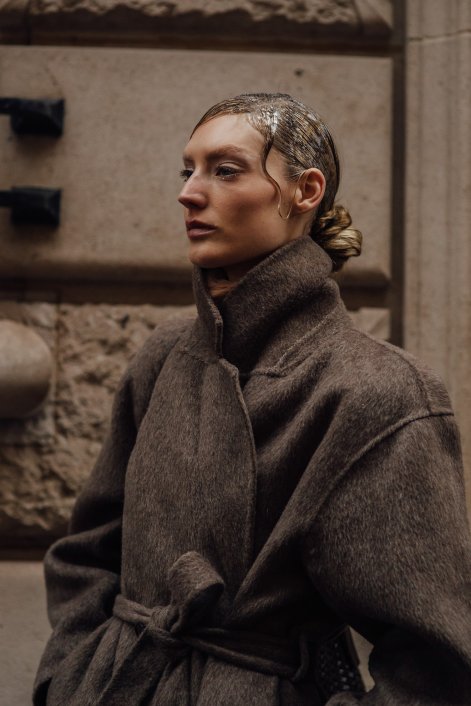 fryzury z tygodnia mody w Paryżu 36