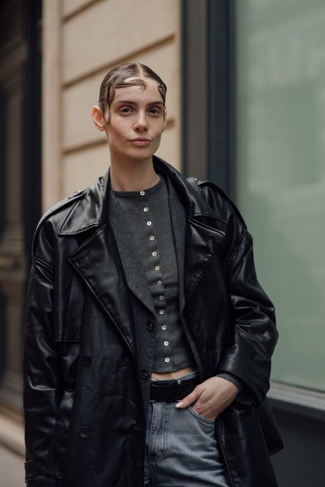 fryzury z tygodnia mody w Paryżu 37