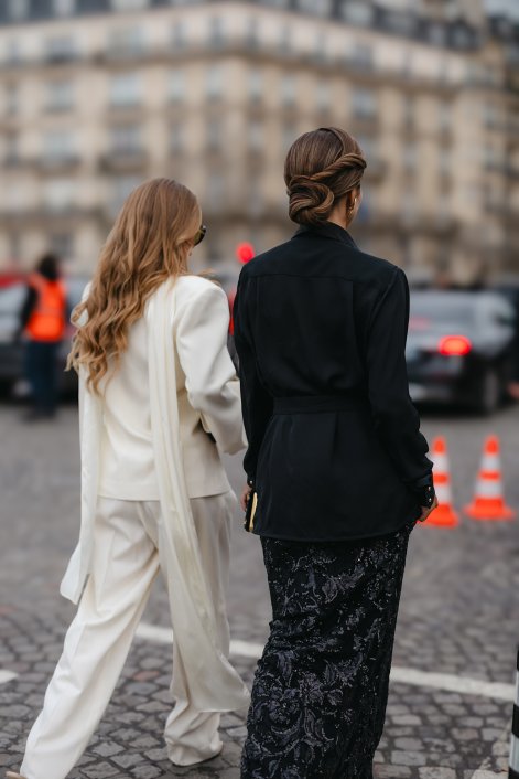 fryzury z tygodnia mody w Paryżu 48