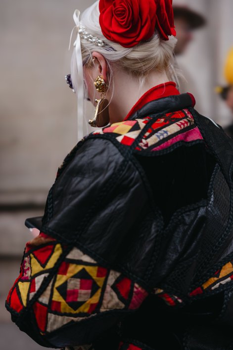 fryzury z tygodnia mody w Paryżu 50