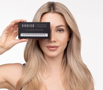 Hollywoodzkie spojrzenie wnbsp;kilka minut? Ten trik odnbsp;Nanolash spełnia marzenia onbsp;pięknych rzęsach