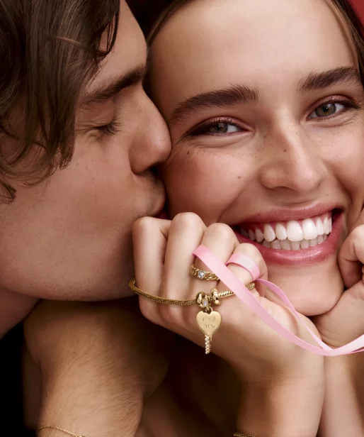 Biżuteria, która mówi więcej niż słowa. Walentynkowa kolekcja Pandora celebruje miłość wnbsp;trzech odsłonach