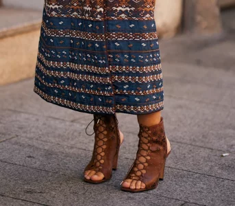 Wiązania wracają. Gorsetowe buty to nowa ulubiona para ikon stylu