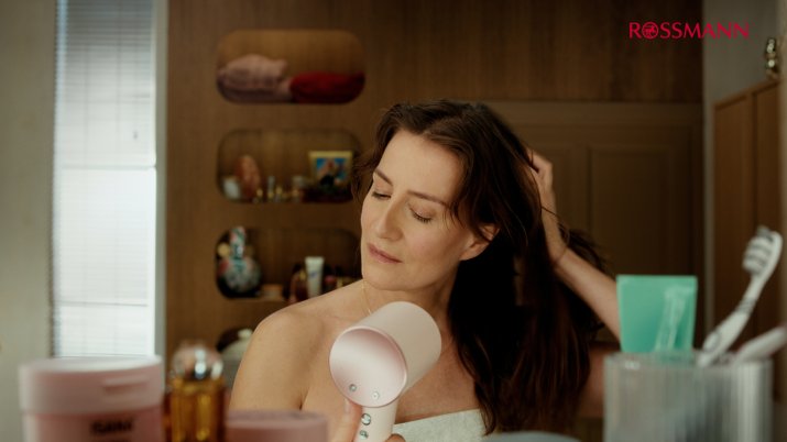 Maja Ostaszewska w kampanii Rossmann