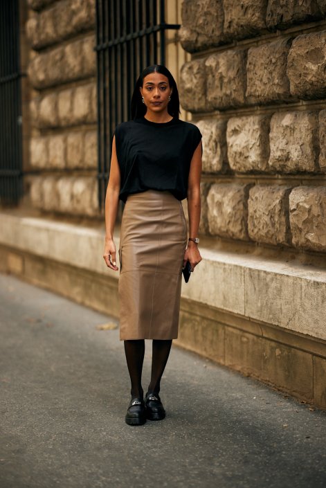 skórzane-spódnice-trend-wiosna-lato-2026-modne-stylizacje-Paris str S25 2199