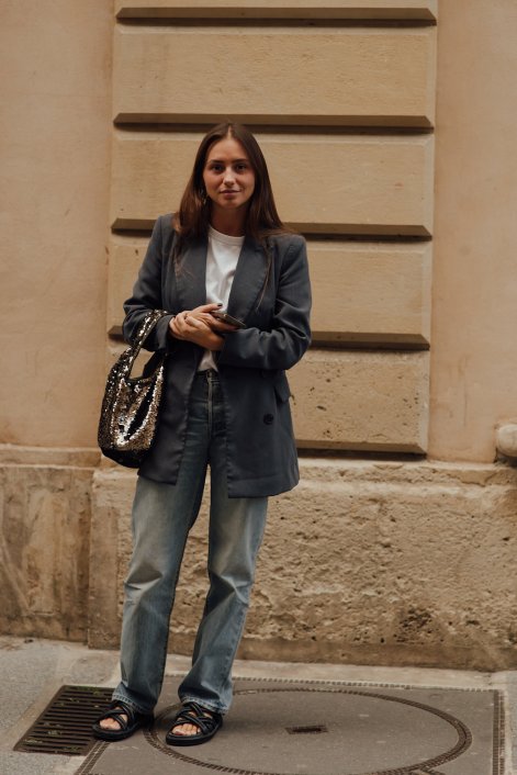 jeansy-z-prostą-nogawką-trendy-wiosna-lato-2026-Paris str S26 0077