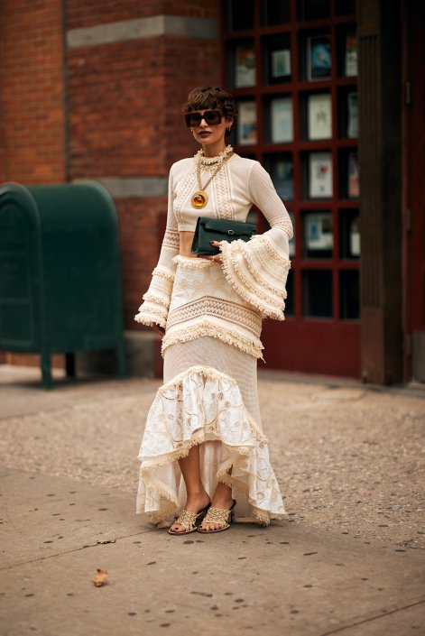 frędzle-trendy-wiosna-lato-2026-stylizacje-New York str S26 2100