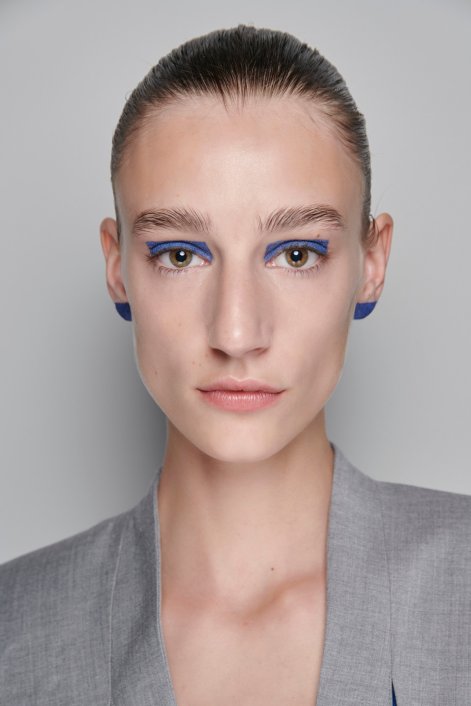 kolorowe-powieki-modny-makijaż-oczu-wiosna-lato-2026-Chet Lo bks S24 018