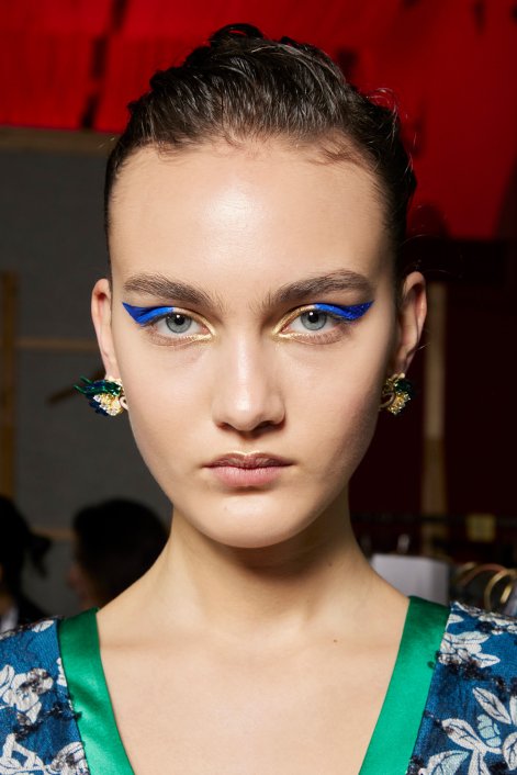 kolorowe-powieki-modny-makijaż-oczu-wiosna-lato-2026-Hui bks F23 022