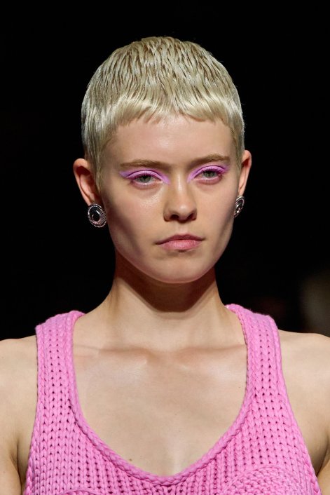 kolorowe-powieki-modny-makijaż-oczu-wiosna-lato-2026-Marine Serre m clp S24 017