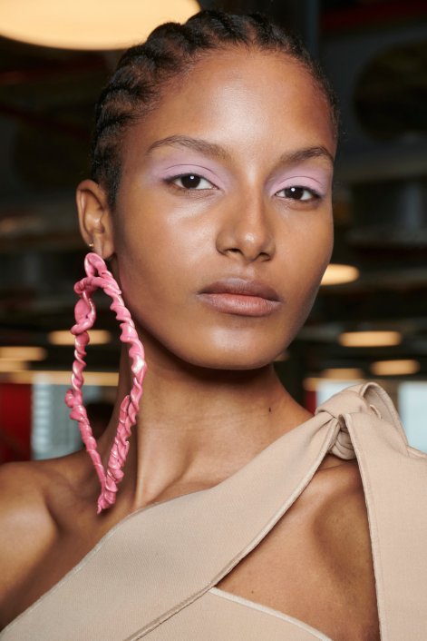 kolorowe-powieki-modny-makijaż-oczu-wiosna-lato-2026-Yuzefi bks F23 054