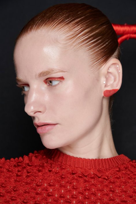 kolorowe-powieki-modny-makijaż-oczu-wiosna-lato-2026-Chet Lo bks S24 033