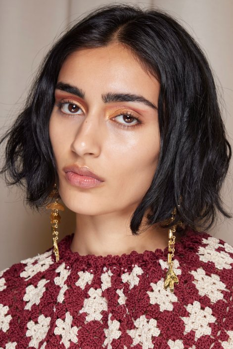 kolorowe-powieki-modny-makijaż-oczu-wiosna-lato-2026-Ulla Johnson bks S24 083