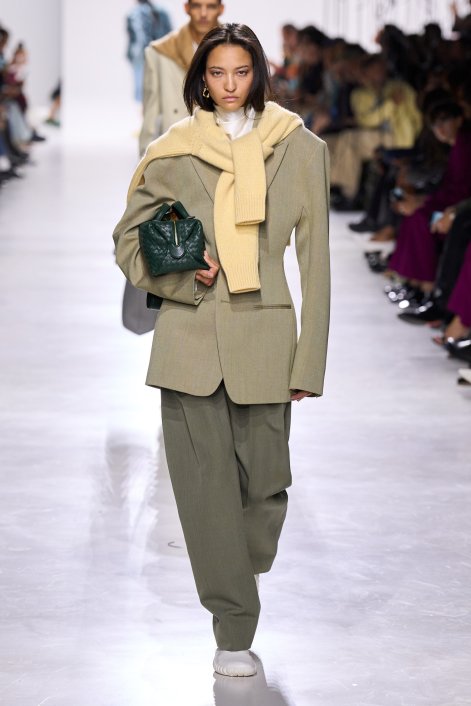 power-dressing-trendy-wiosna-lato-2026-Bottega Veneta S26 037