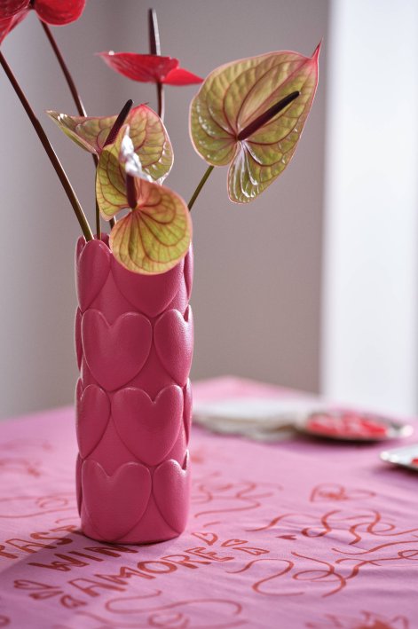 walentynkowe dekoracje stołu wazon