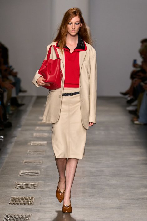 czerwony-sweter-trendy-wiosna-lato-2026-Iceberg S26 029