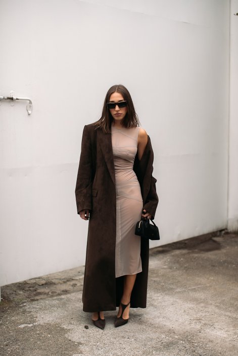 sukienki-bodycon-trendy-wiosna-lato-2026-stylizacje-Milano m str F25 0397