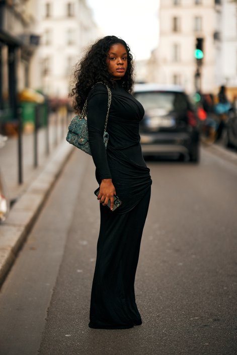 sukienki-bodycon-trendy-wiosna-lato-2026-stylizacje-Paris str S26 0206