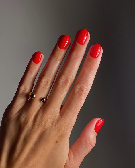 czerwone-paznokcie-inspiracje-modny-manicure-11