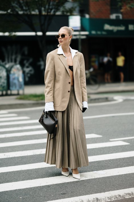 plisowane-spódnice-trendy-wiosna-lato-2026-New York str S26 0578