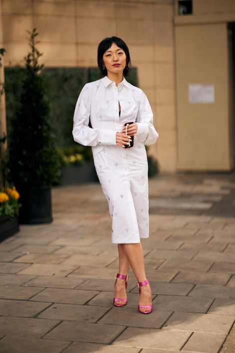 sukienki-koszulowe-trendy-wiosna-lato-2026-London str F25 0717