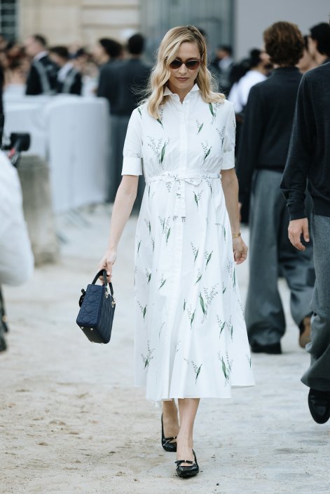 sukienki-koszulowe-trendy-wiosna-lato-2026-Paris m str S26 0751