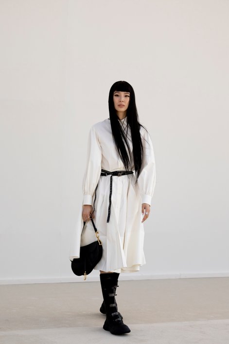 sukienki-koszulowe-trendy-wiosna-lato-2026-Paris str S23 0150