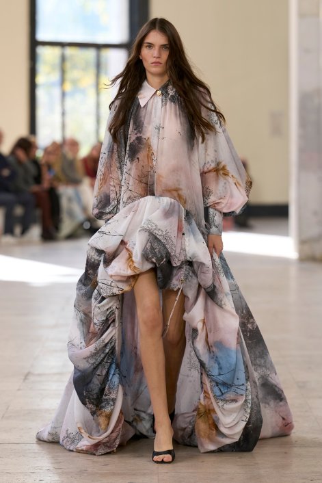 bubble-dress-trendy-wiosna-lato-2026-Aje S26 023