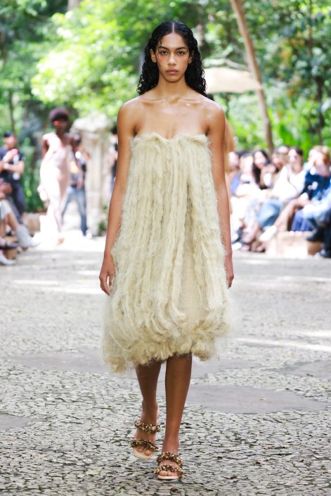 bubble-dress-trendy-wiosna-lato-2026-Aranha S26 051